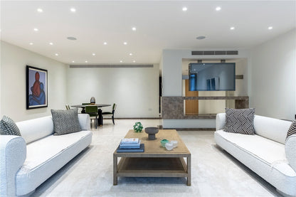 Knightsbridge, London, SW7