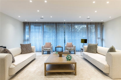 Knightsbridge, London, SW7