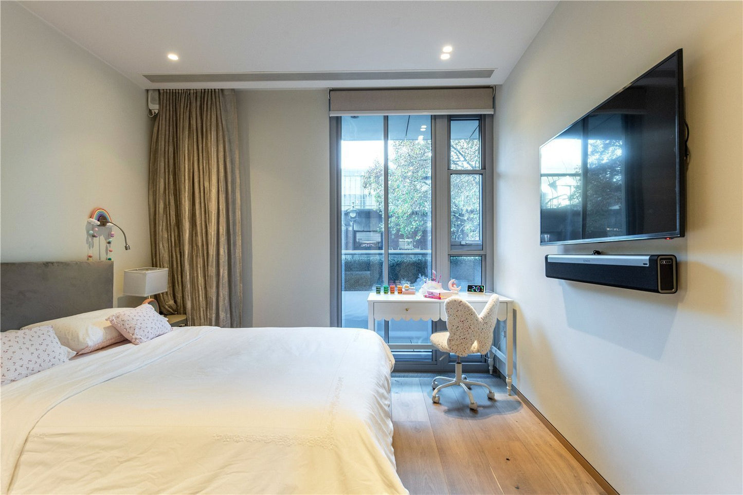 Knightsbridge, London, SW7