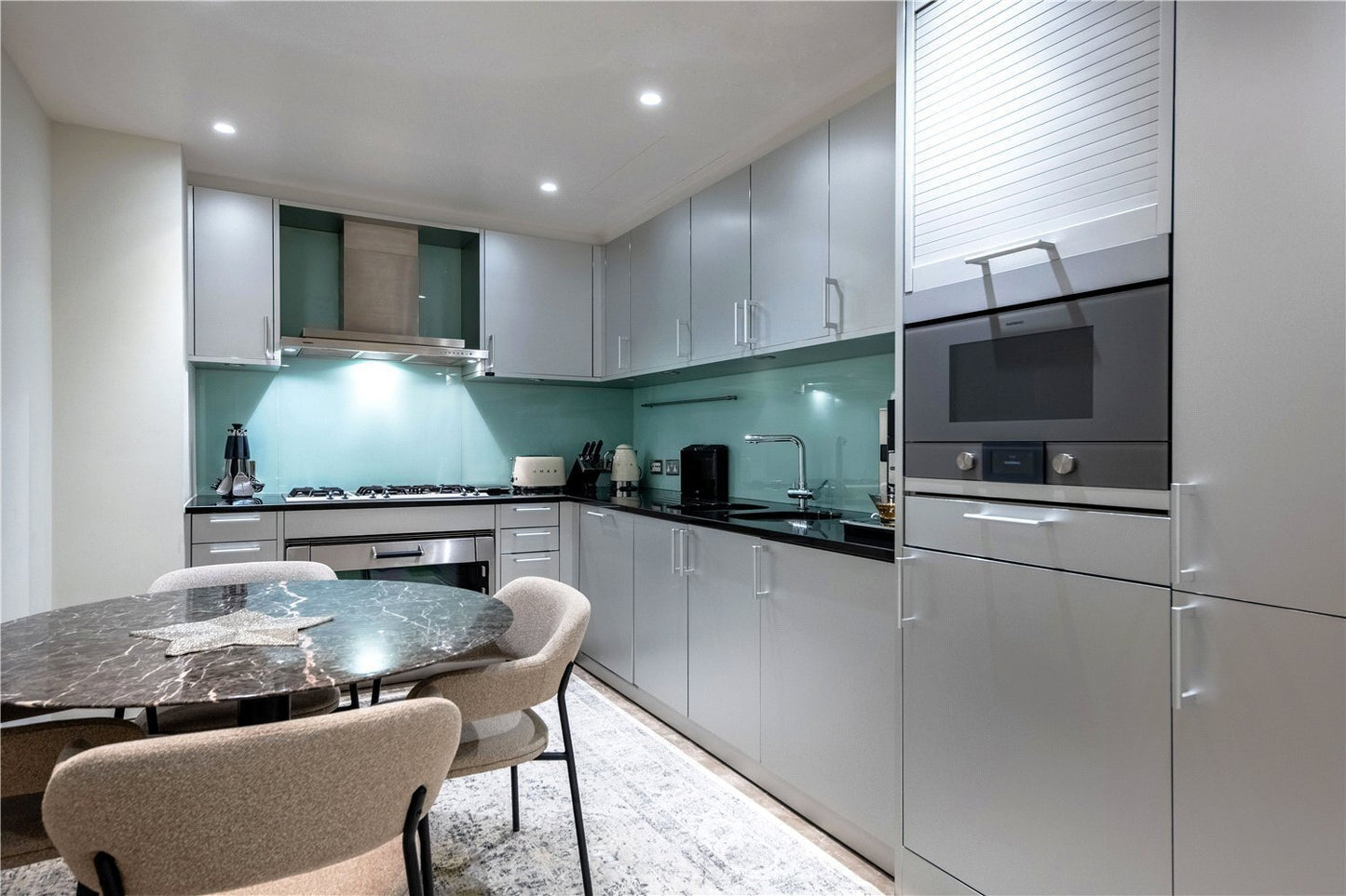 Knightsbridge, London, SW7